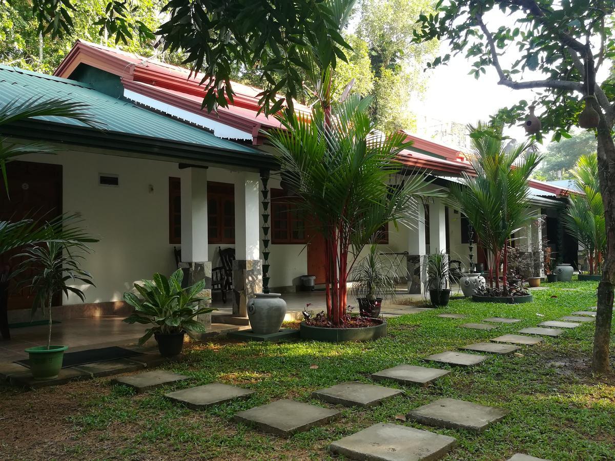 Avendra Garden Hotel Monaragala Bagian luar foto