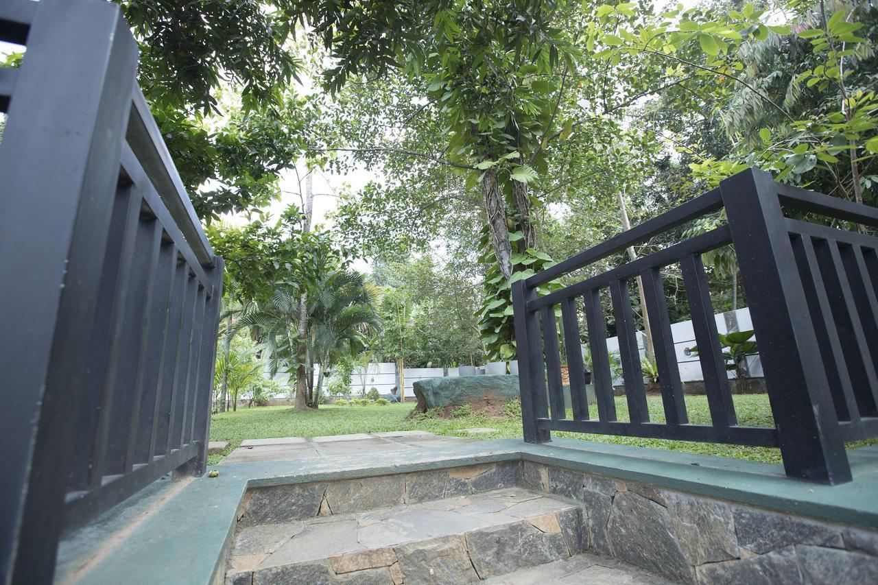 Avendra Garden Hotel Monaragala Bagian luar foto