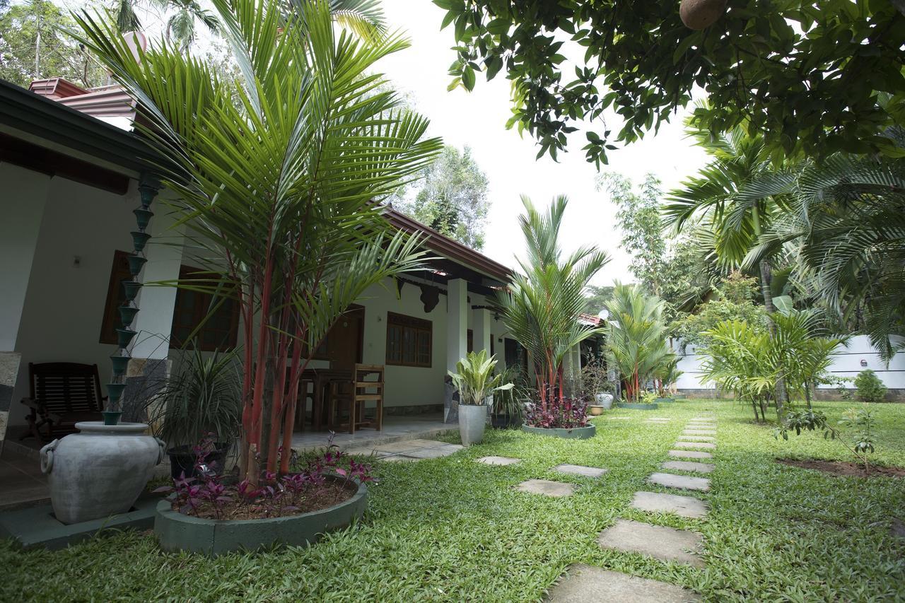 Avendra Garden Hotel Monaragala Bagian luar foto